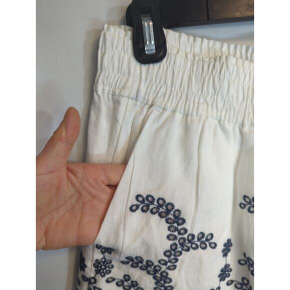 J. Crew Pull-on Short - Size M - White & Navy Floral Embroidery Scalloped Trim - Picture 5 of 9